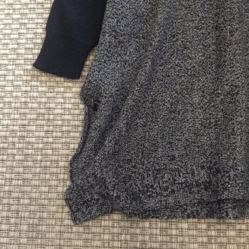 Women's R D Style Sweater Size Medium - Picture 6 of 7